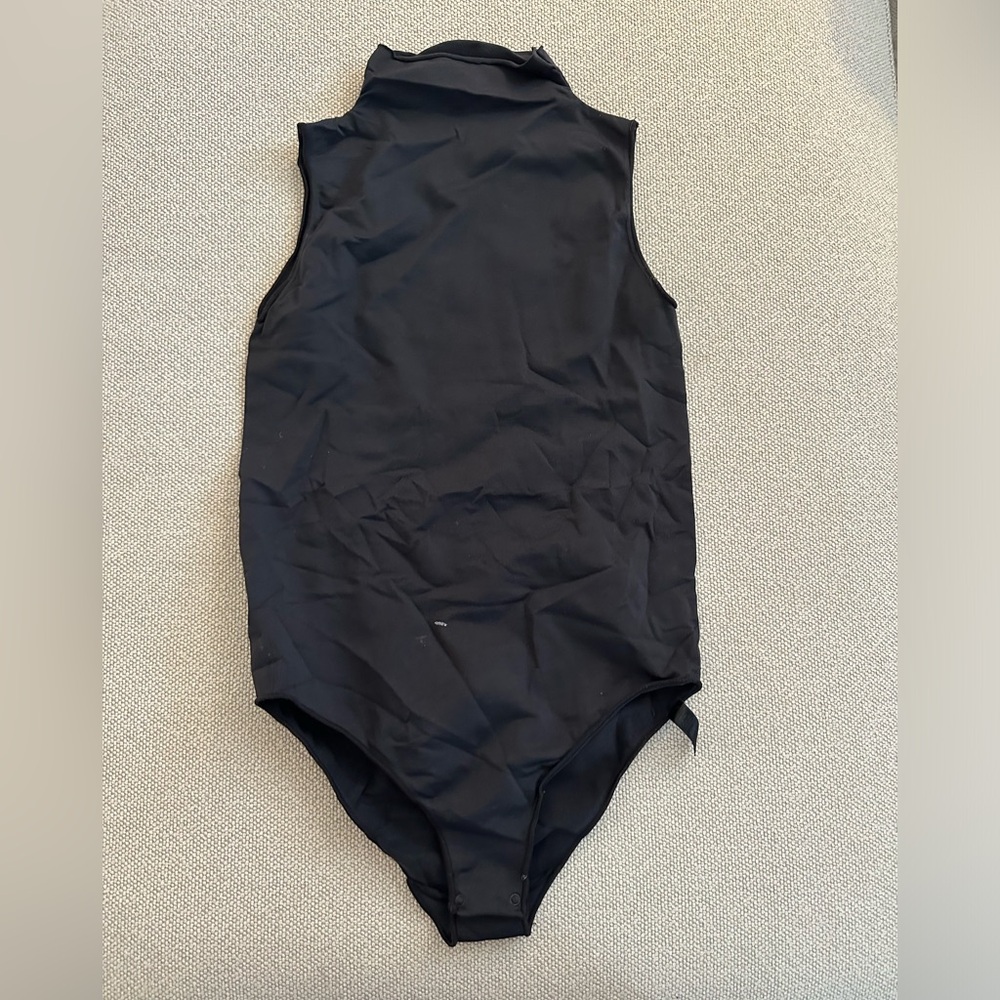 SKIMS SLEEVELESS MOCK NECK BODYSUIT